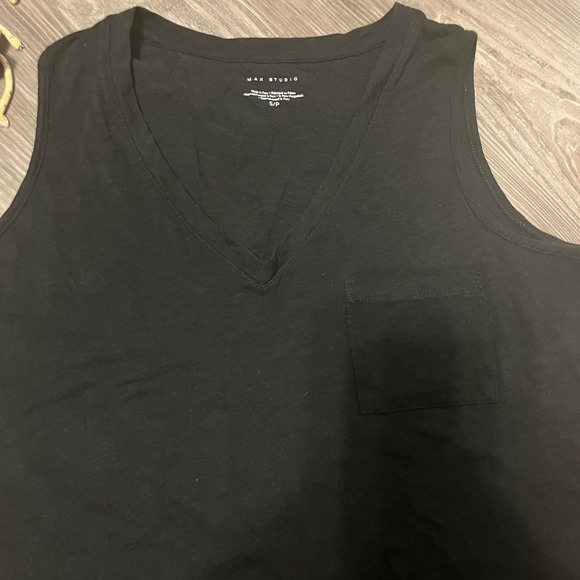 Black Tank Top w/ Pocket - Picture 2 of 3
